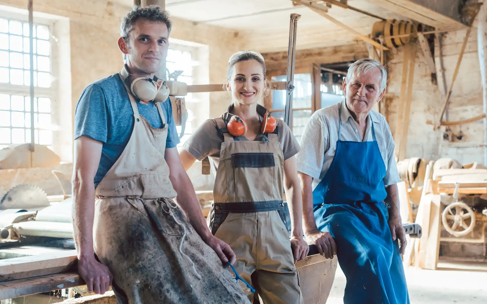 Handwerker in der Werkstatt